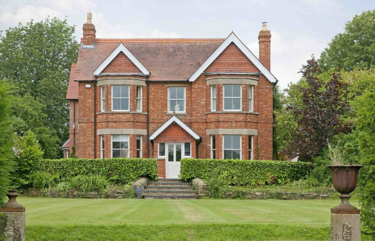 BRITISH HOUSES